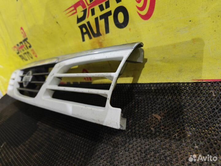 Решетка радиатора Nissan Avenir PW10