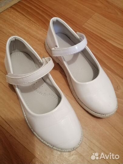 Туфли для девочки 33 размер белые
