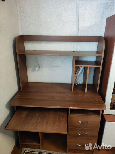 Компьютерный стол