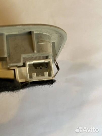 Плафон внутреннего освещения задний Toyota Avensis