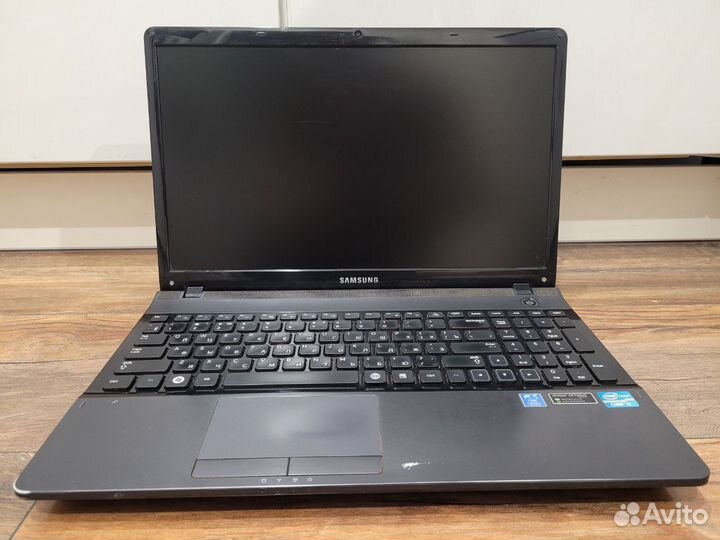 Samsung - 15.6 HD/ i5-3210/ Nvidia GT620/ 4GB RAM
