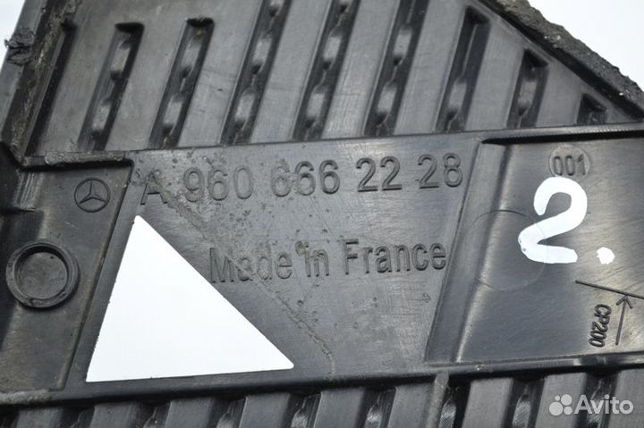 Ступенька подножки нижняя, правая mercedes-benz Ac
