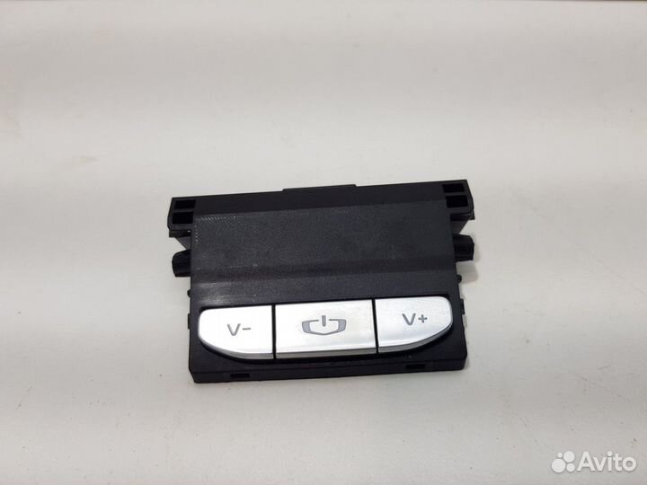 Кнопки управления магнитолой (Geely Coolray)