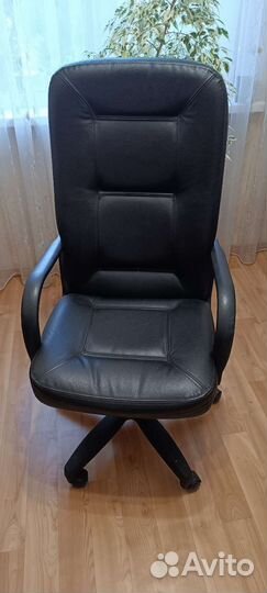 Компьютерное кресло кожаное