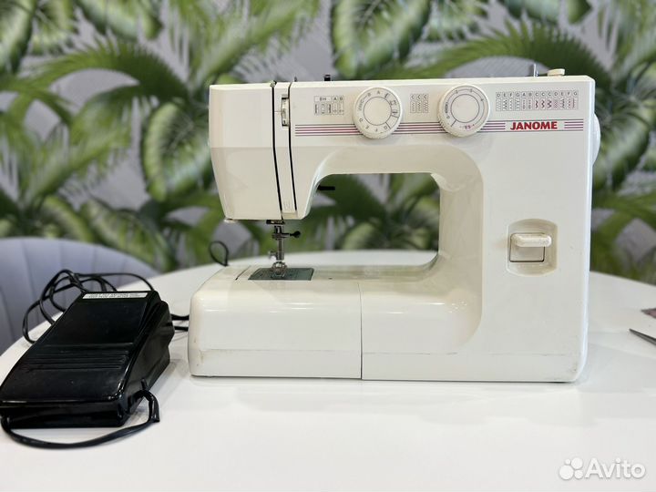 Швейная машинка Janome