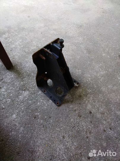 Кронштейн запасного колеса ман