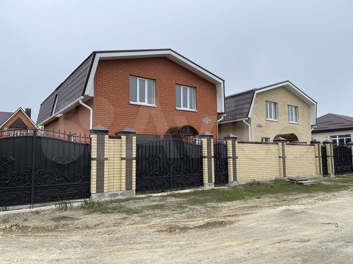 Коттедж 185 м² на участке 4 сот.