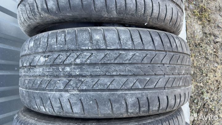 Goodyear EfficientGrip 245/45 R19