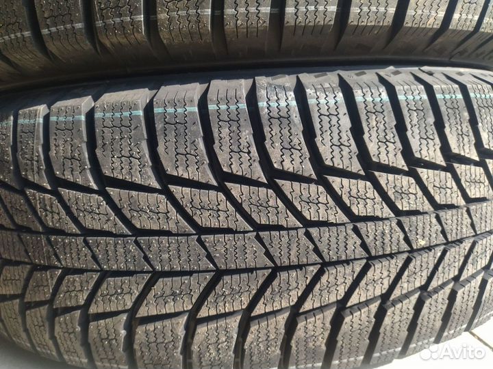 Triangle Snowlink TWT02 225/60 R17