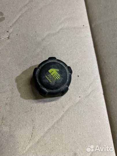 Крышка расширительного бачка Renault Kangoo KC0M