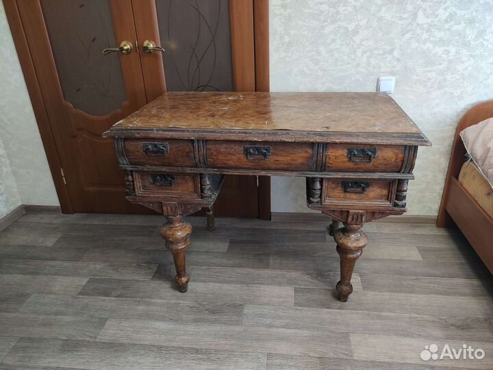 Письменный антикварный стол