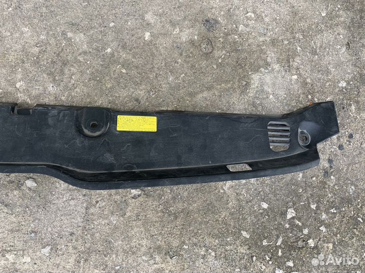 Subaru XV накладка замка капота