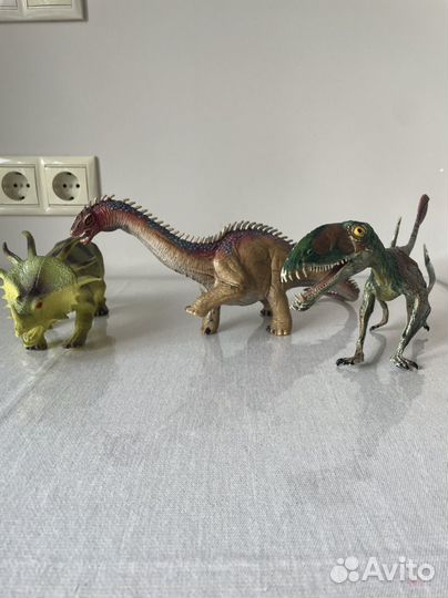 Фигурки динозавров