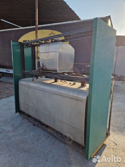 Надстройка с топливным и гидравлическим баком на