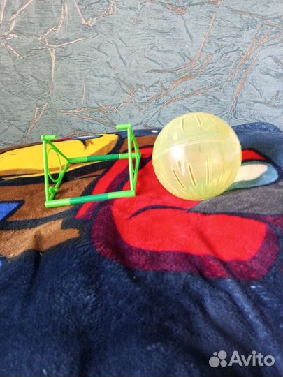 Прогулочный шар для хомяка на подставке