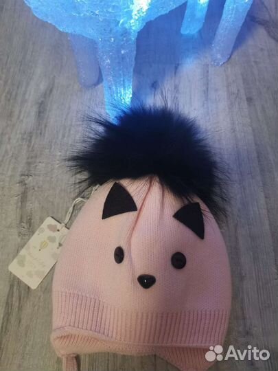 Шапочка новая тёплая на 2-3 годика с мехом енота