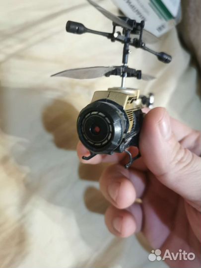 Вертолетик на радиоуправлении очень маленький