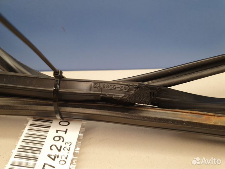 Уплотнитель стекла передней правой двери Mazda 3 BL 2009-2013