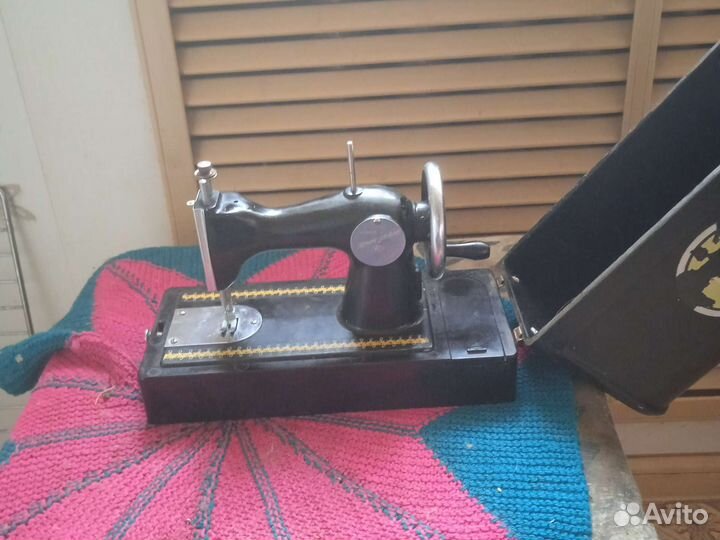 Детская швейная машинка