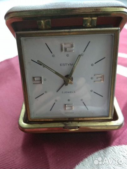 Часы механические в футляре