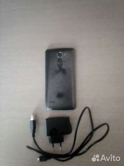Телефон LG
