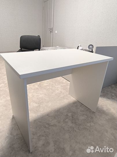 Письменный стол белый