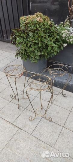 Подставка для цветов напольная металлическая