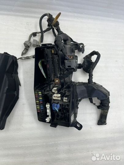 Корпус блока предохранителей левый Toyota Camry