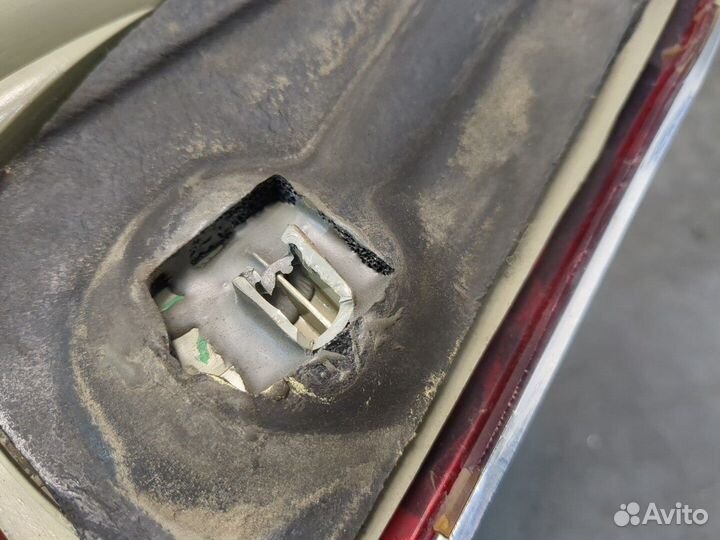 Фонарь крышки багажника правый Lincoln Navigator