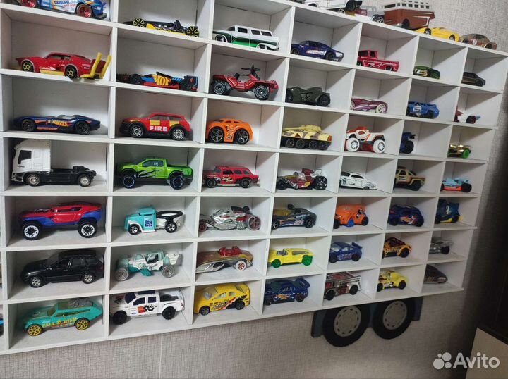 Полка Грузовик для 70 машинок