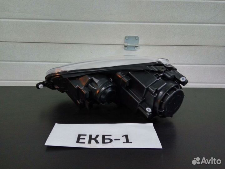 Фара правая Volkswagen Golf 5 2003-2009