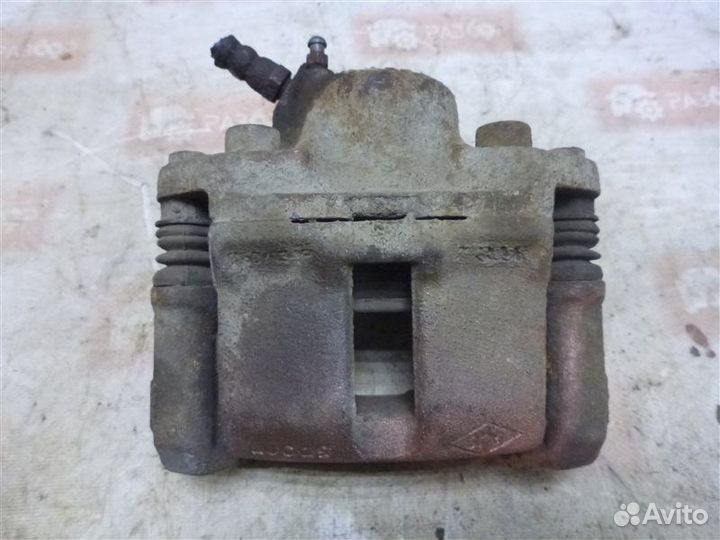 Суппорт передний правый Renault Sandero BS12