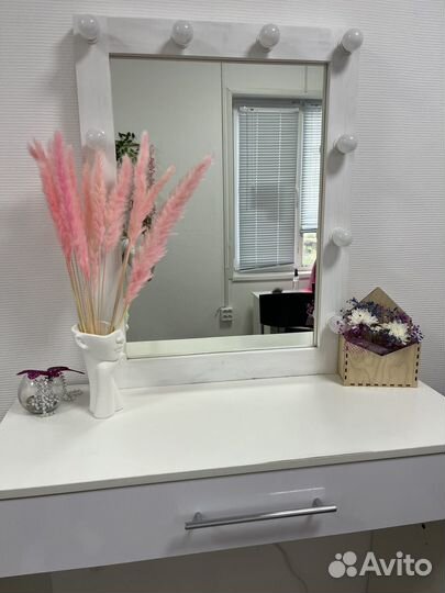 Аренда места визажиста бровиста