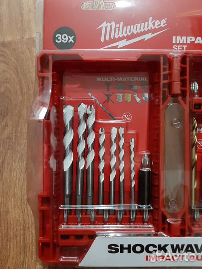 Milwaukee Shockwave Red HEX, набор сверел и бит