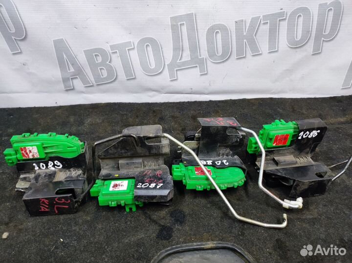 Замок двери Kia Rio 3