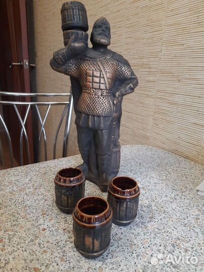 Графин с рюмками