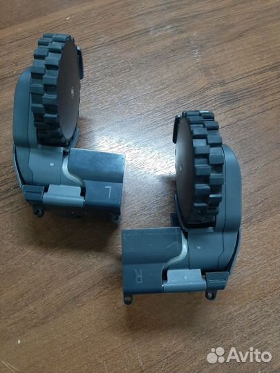 Правое колесо робот пылесоса roborock (S50 – S55)