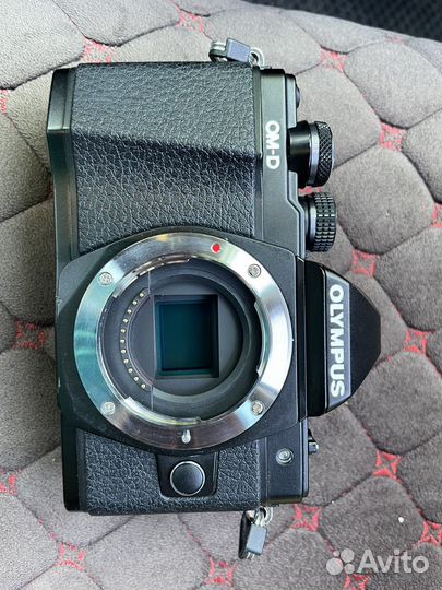 Olympus E-M10 mark II и 45/1.8 черный