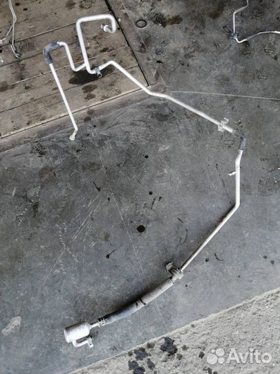 Трубка кондиционера Toyota Voxy AZR60G 8870428220