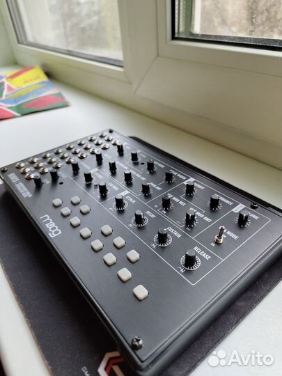Аналоговый синтезатор Moog Mavis