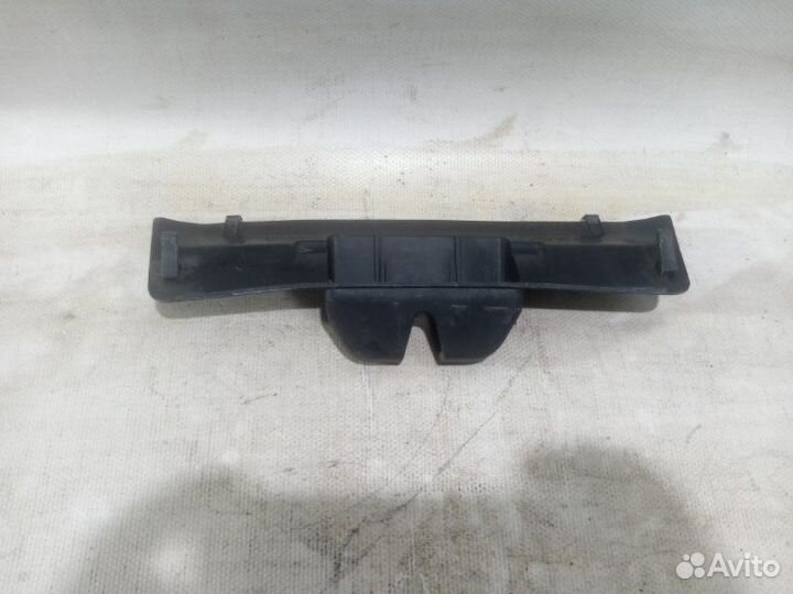 Накладка замка багажника задняя Porsche Cayenne