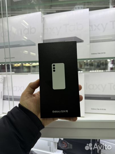 Samsung Galaxy S24 FE, 8/256 ГБ