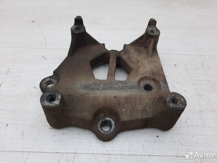 Кронштейн компрессора кондиционера Chrysler