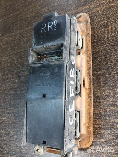 Блок управления стеклоподъемниками Nissan Cefiro