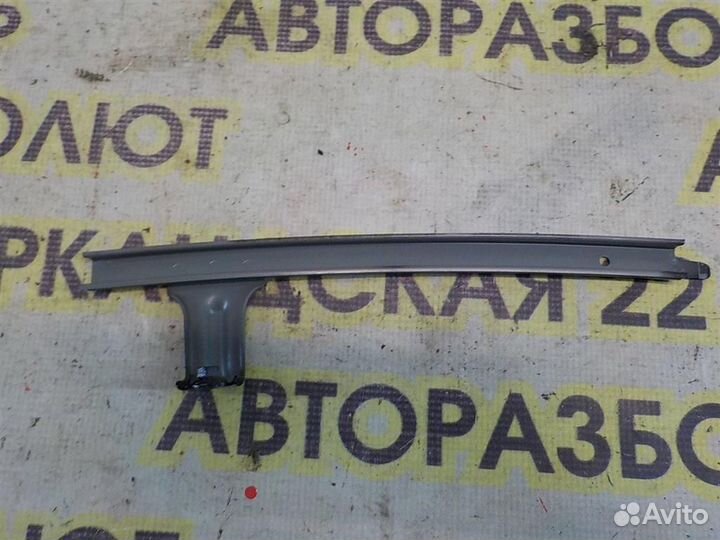 Направляющая стекла двери Toyota RAV4 (XA30) 2005