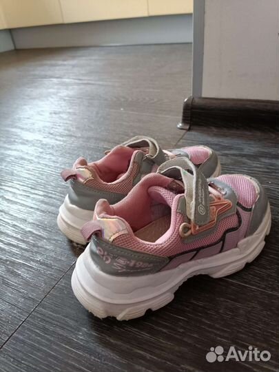 Кроссовки для девочки