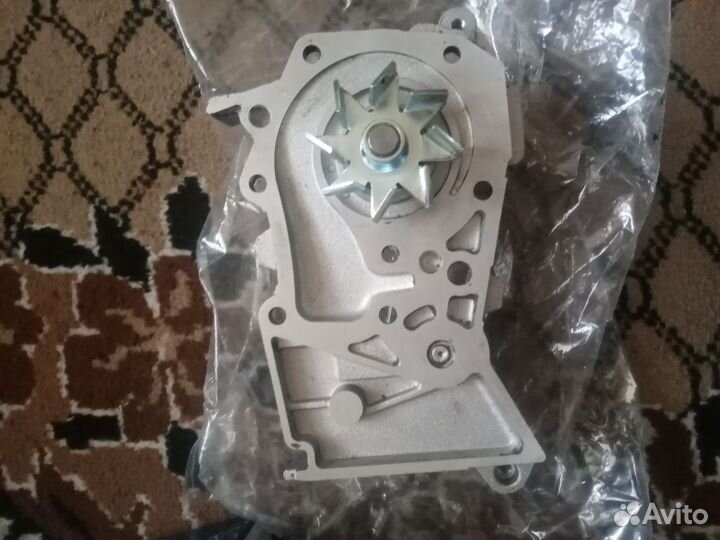 Помпа водяная на Renault logan
