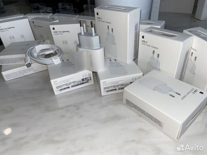 Оригинальный блок питания на iPhone 20W Apple inc