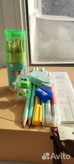 Пенал с письменными принадлежностями