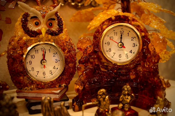 Настольные часы из янтаря